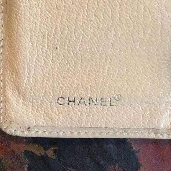 Vintage Chanel Wallet w/ dust bag and box. - Picture 4 of 15